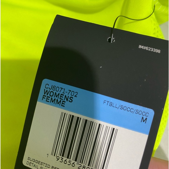 New Nike IV Match woman Goalkeeper Jersey – Volt & White Size M with tags ⭐️⭐️⭐️ - Picture 11 of 17